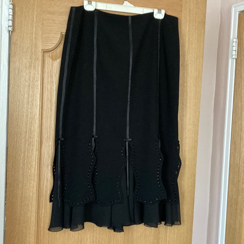 Women’s elastic waist maxi skirt. Black color. Waist-35 inch, length 32,5inch.